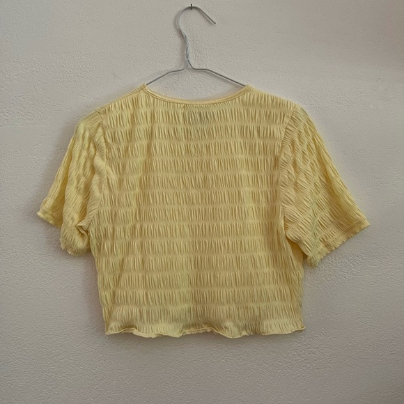 SOLD💛Vintage cropped smocked tee - Picture 3 of 4